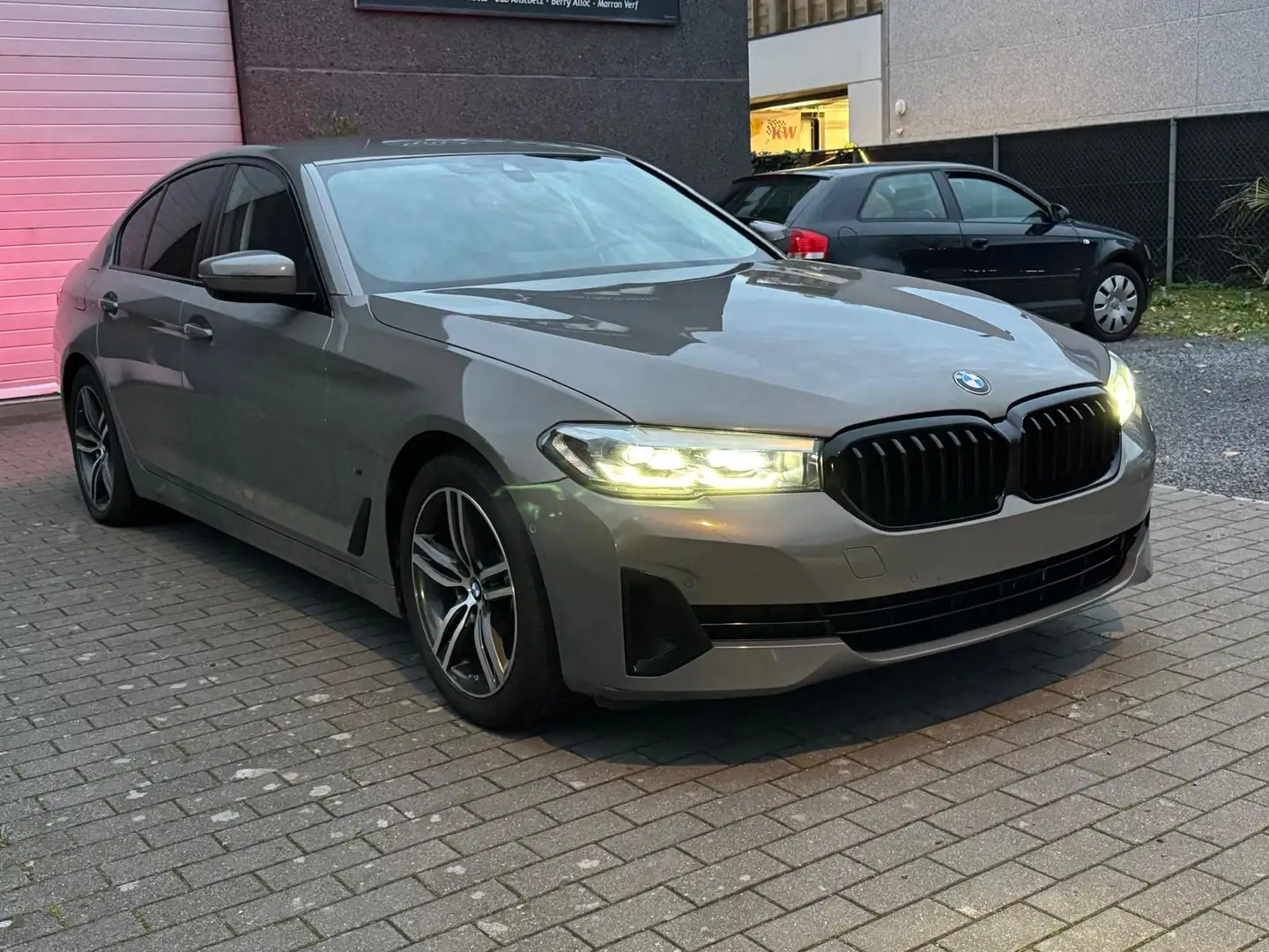 BMW 520 520 dA / 6d-ISC-FCM Grijs - 2