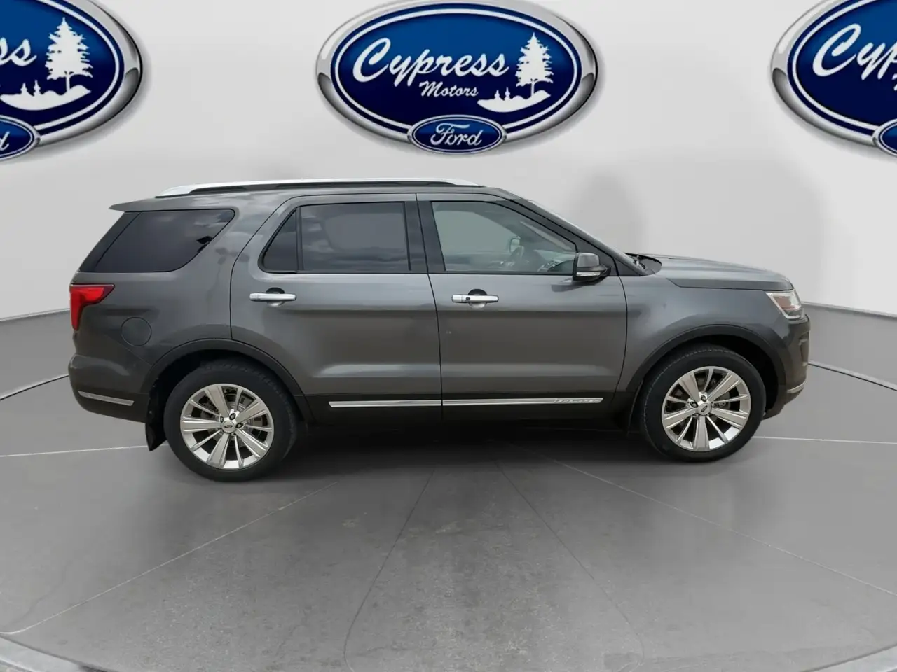 Ford Explorer снимка Ford Explorer