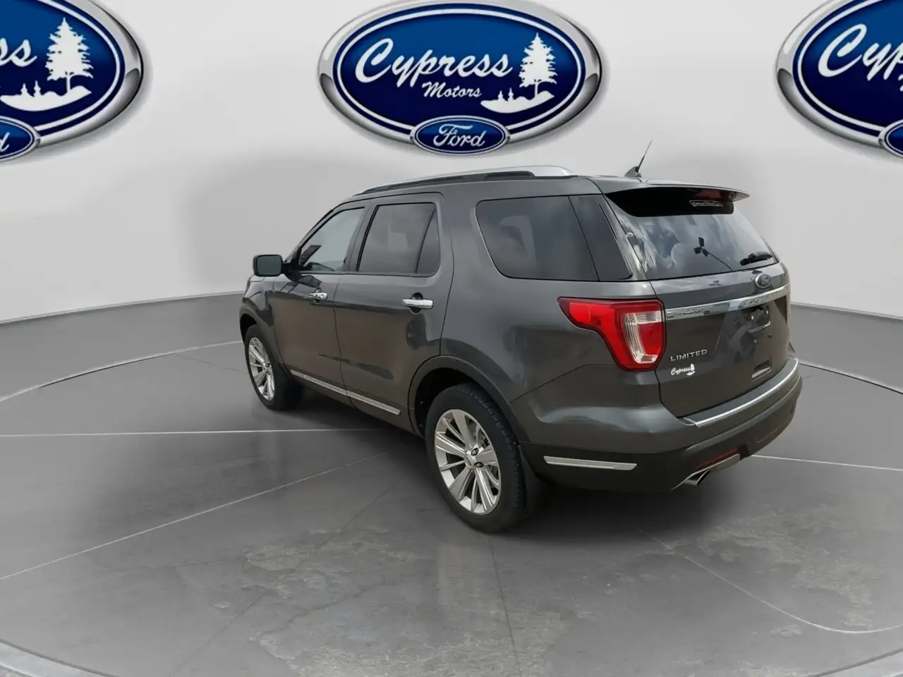 Ford Explorer снимка Ford Explorer