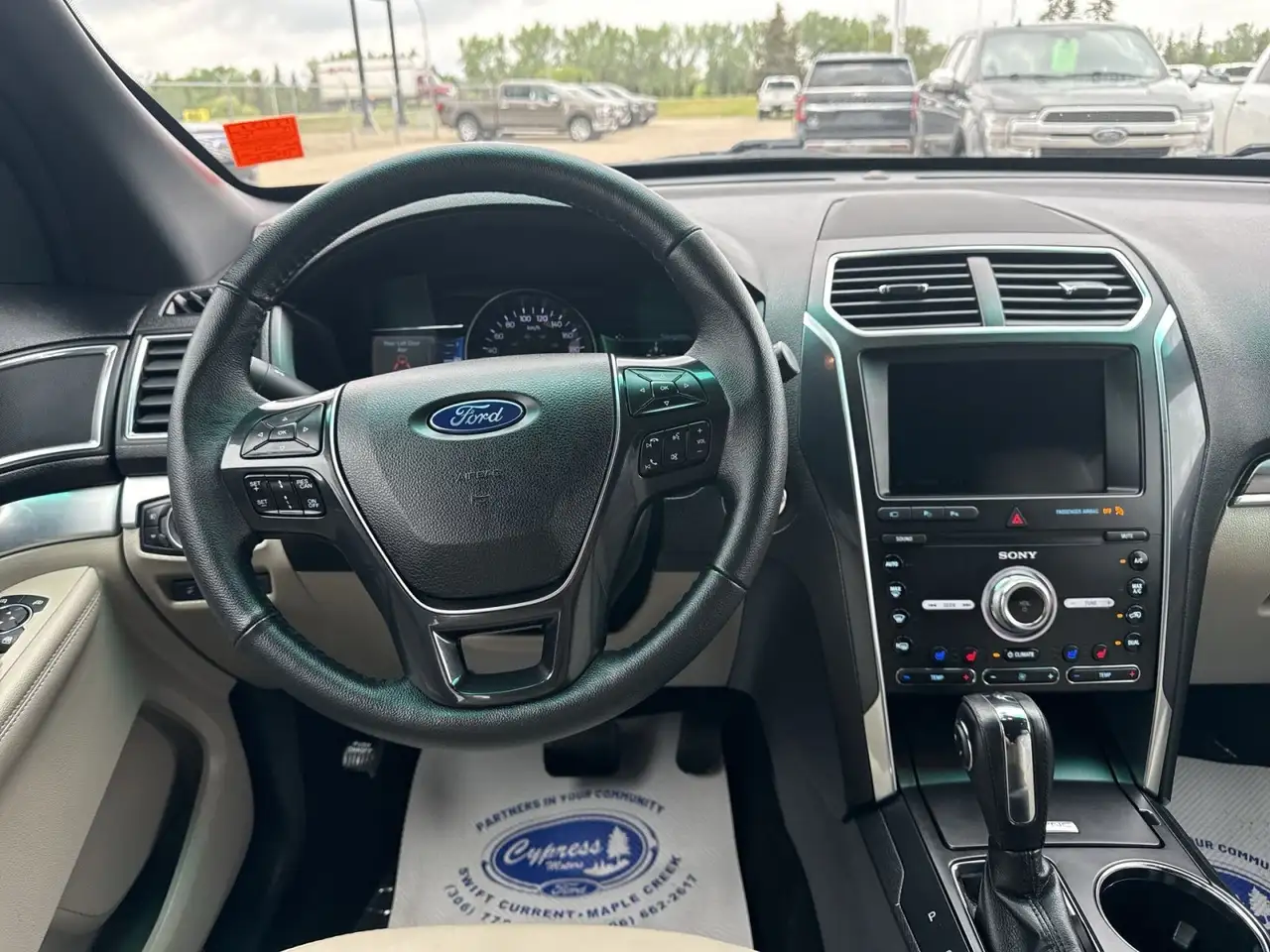 Ford Explorer снимка Ford Explorer