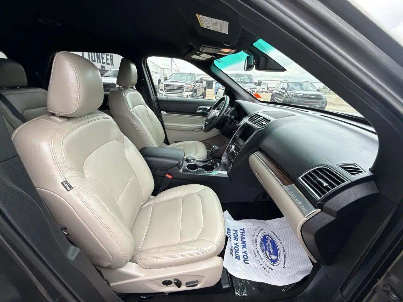 Ford Explorer снимка Ford Explorer