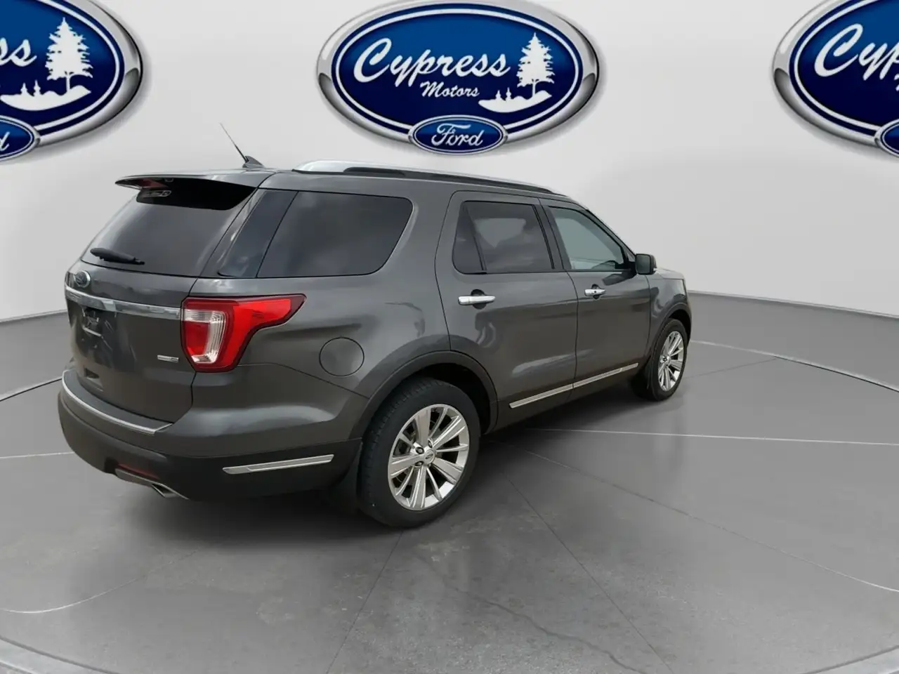Ford Explorer снимка Ford Explorer