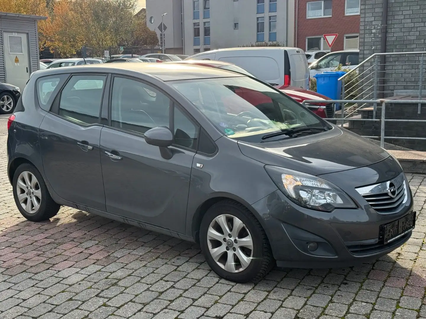 Opel Meriva B Innovation *Tempomat *Klimaautomatik Grau - 1