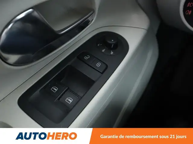 Volkswagen Up! view 26