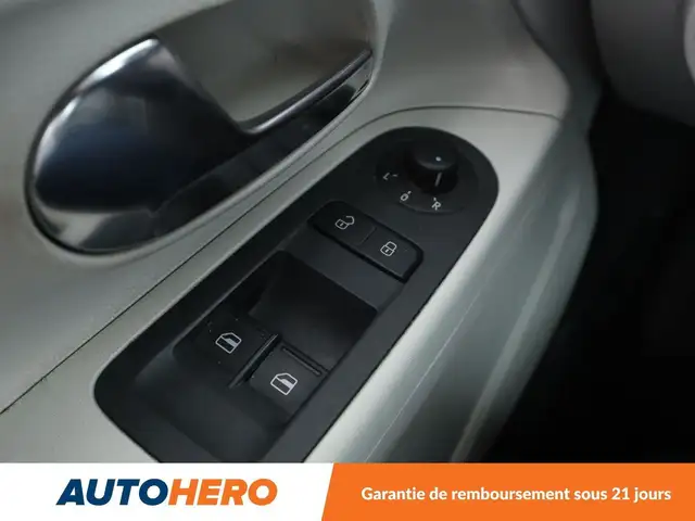 Volkswagen Up! view 27