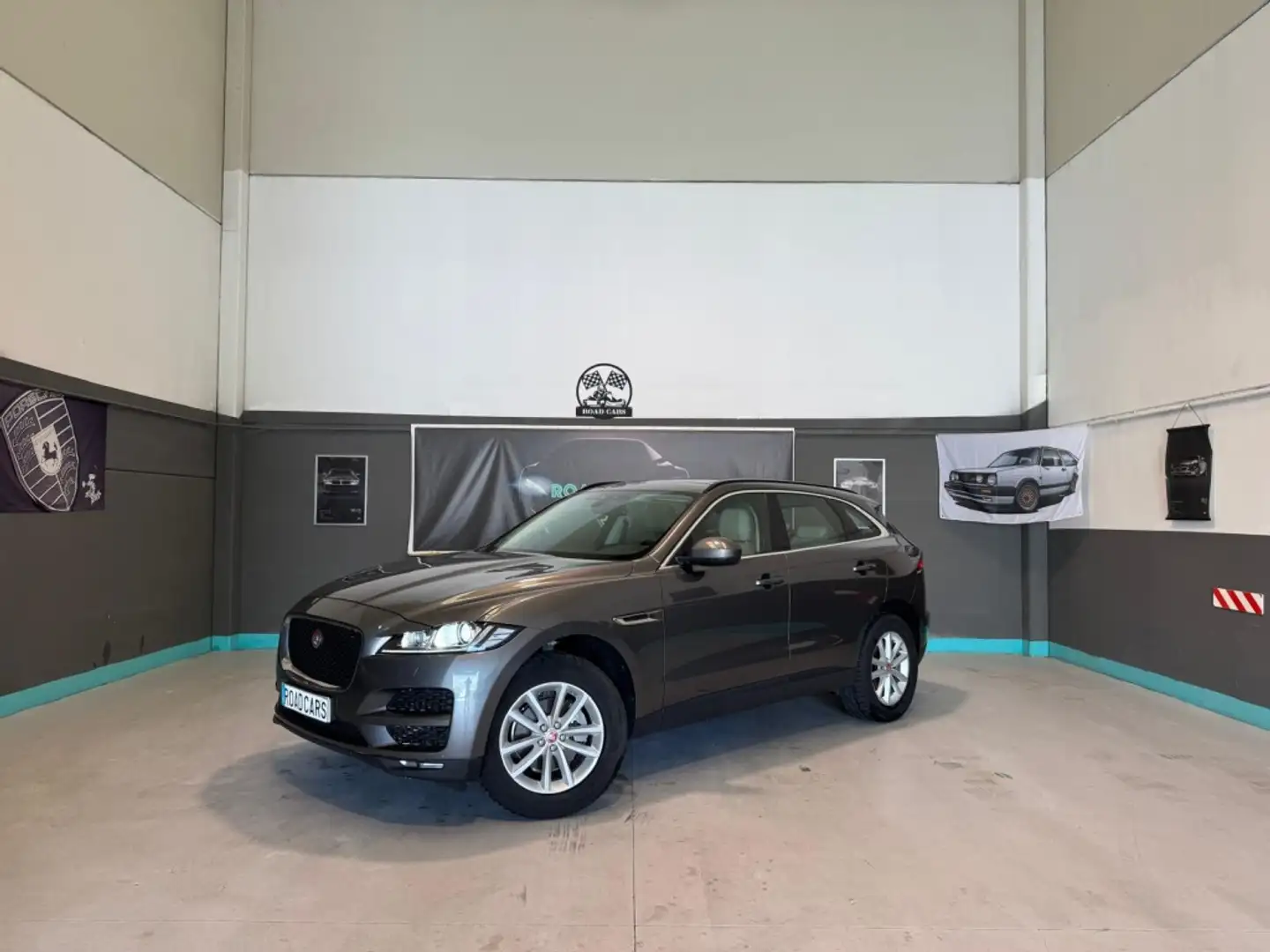 Jaguar F-Pace 2.0i4D Prestige Aut. AWD 180 Gris - 1