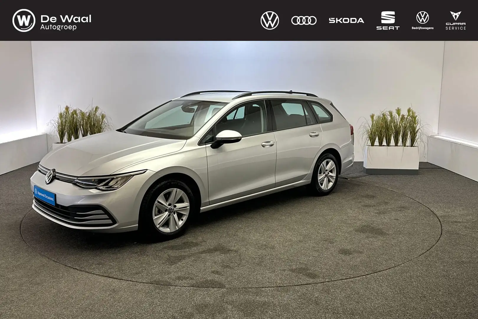 Volkswagen Golf Variant 1.0 eTSI 110pk DSG Life | Trekhaak, Parkeersensore Zilver - 1