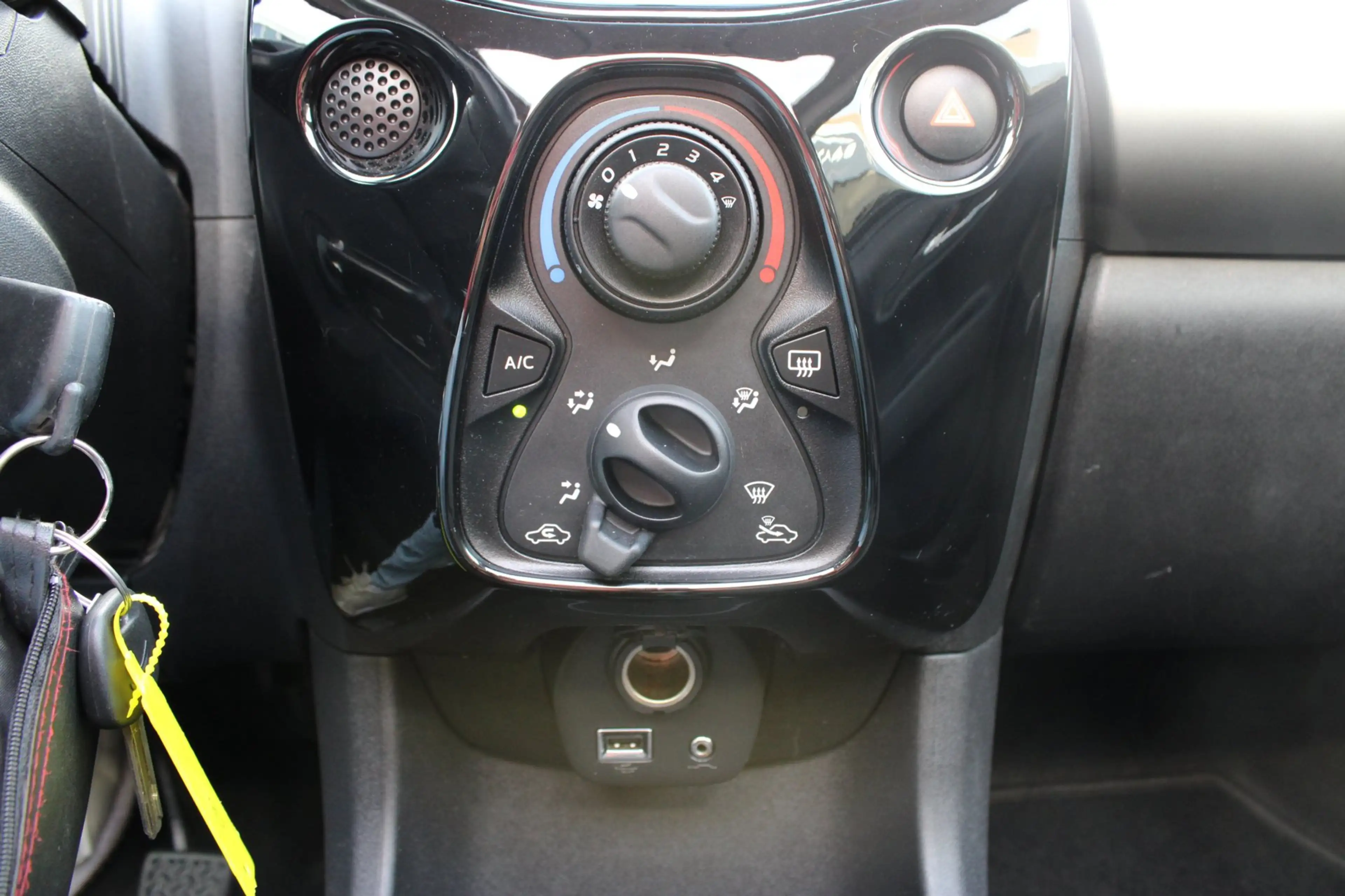 Citroen C1 1.2 PureTech Shine Cabrio | Airco | Cruise control — photo 12