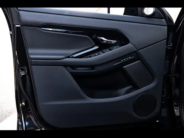 Land Rover Range Rover Evoque view 8
