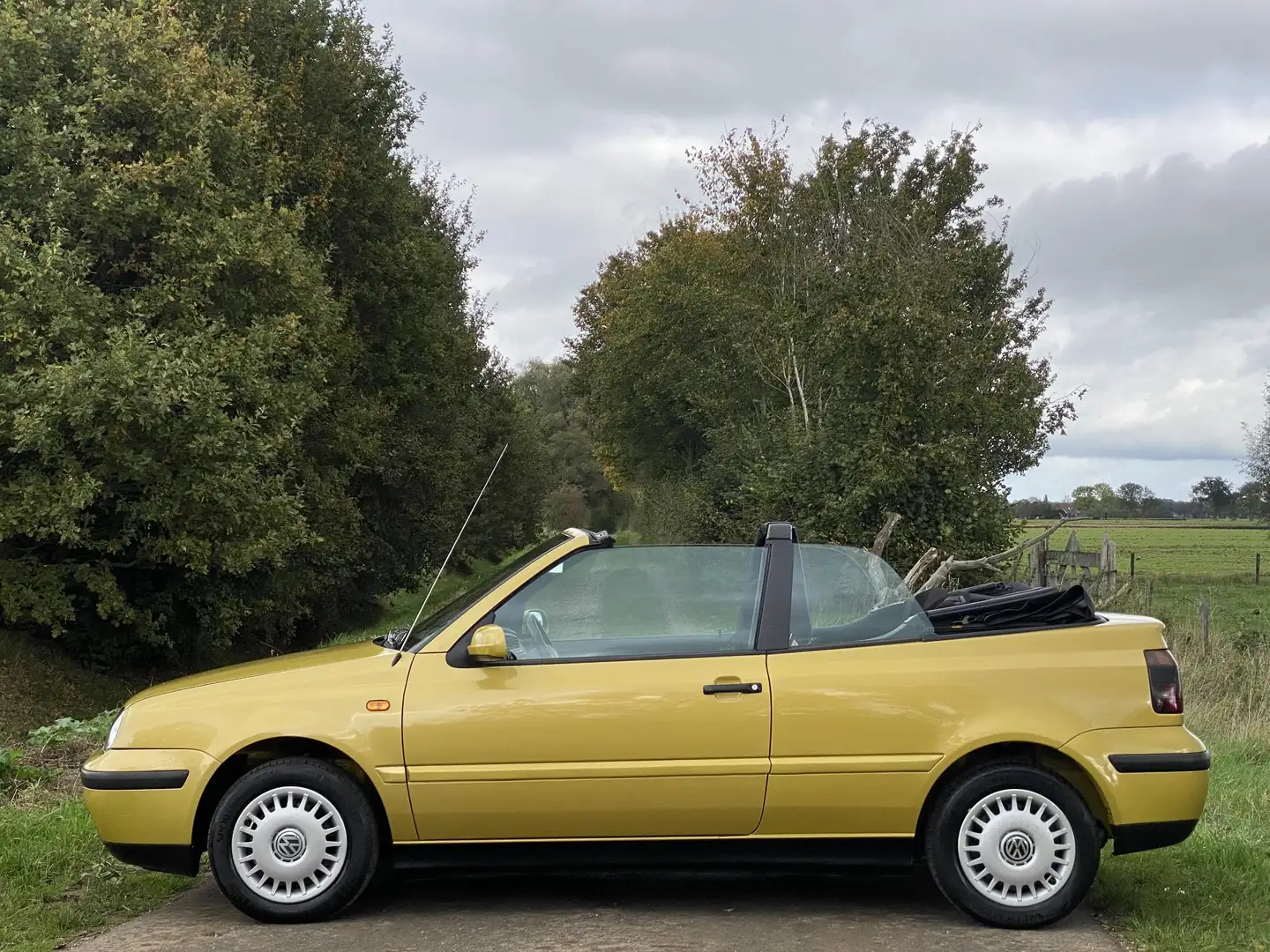 Volkswagen Golf Cabriolet 1.8 Trendline, NL AUTO, 99.128KM NAP, TREKHAAK Jaune - 2