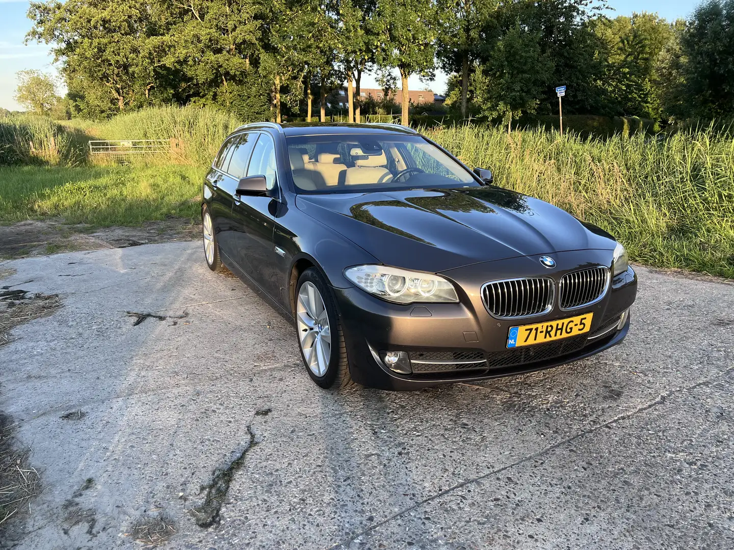BMW 528 F11 3.0 Touring 6 cil HIGH EXECUTIVE Pano/Navi/LED Marrón - 1