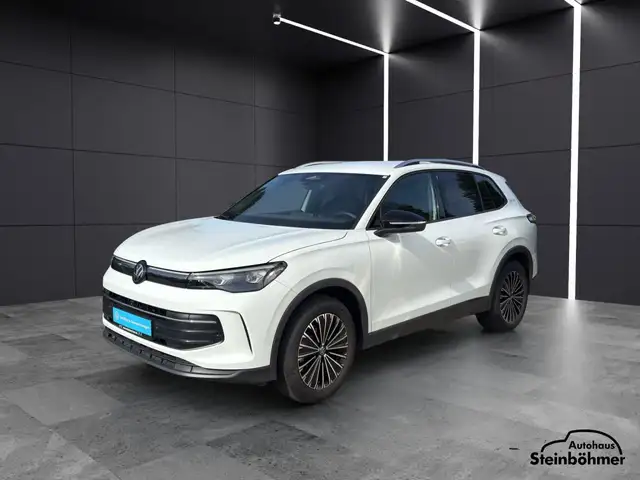 Volkswagen Tiguan view 2