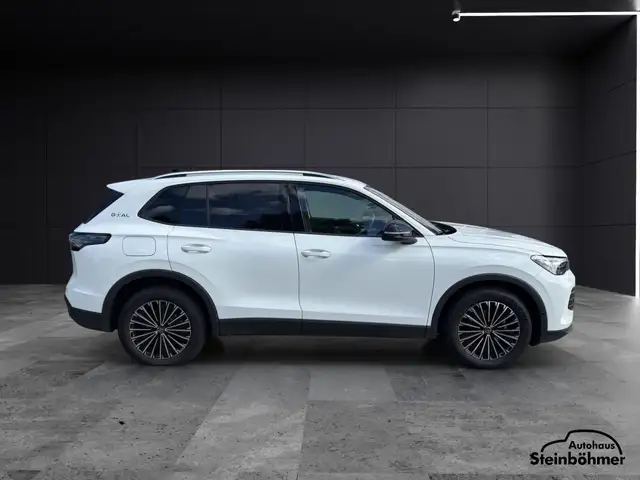 Volkswagen Tiguan view 8