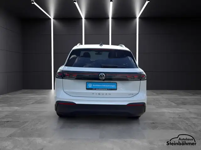 Volkswagen Tiguan view 5