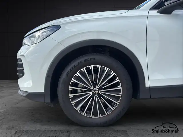Volkswagen Tiguan view 12