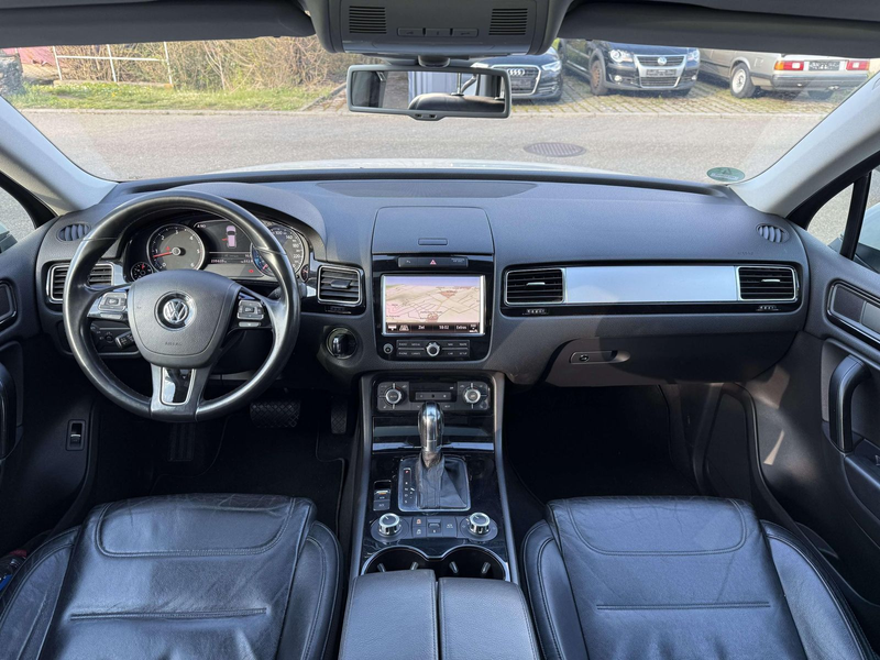 Volkswagen Touareg V6 TDI BMT*AHK*Panorama*Xenon*SHZ*Navi* — photo 11