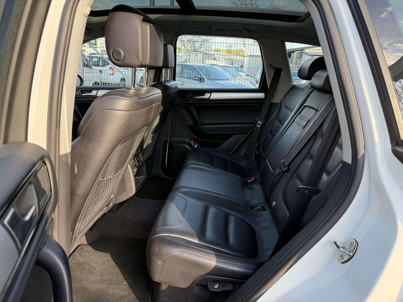 Volkswagen Touareg V6 TDI BMT*AHK*Panorama*Xenon*SHZ*Navi* — photo 10