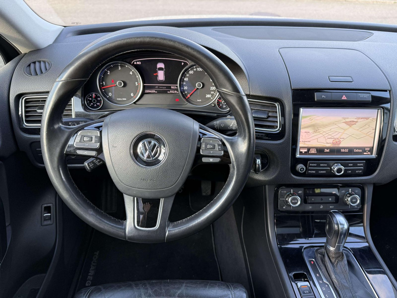 Volkswagen Touareg V6 TDI BMT*AHK*Panorama*Xenon*SHZ*Navi* — photo 12