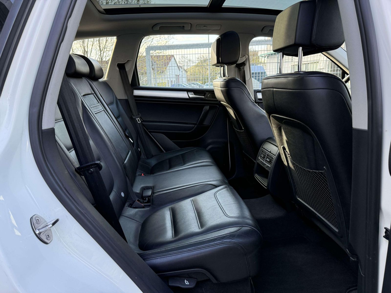 Volkswagen Touareg V6 TDI BMT*AHK*Panorama*Xenon*SHZ*Navi* — photo 14