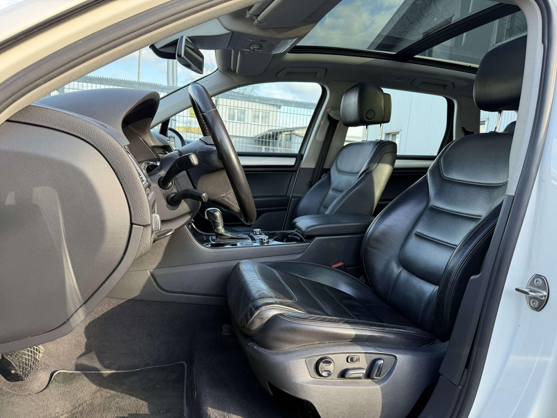 Volkswagen Touareg V6 TDI BMT*AHK*Panorama*Xenon*SHZ*Navi* — photo 8