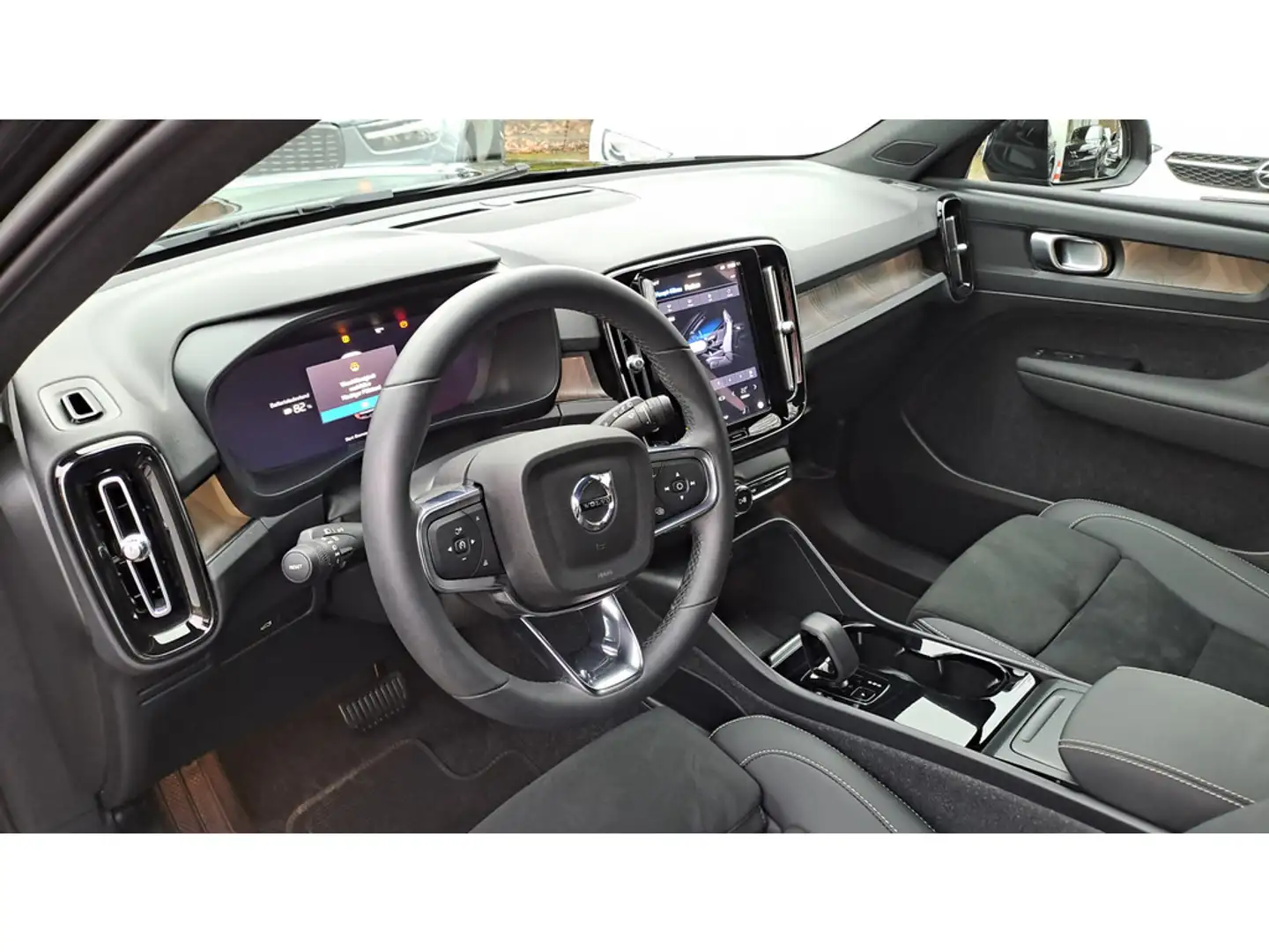 Volvo XC40 Recharge Core Schwarz - 2