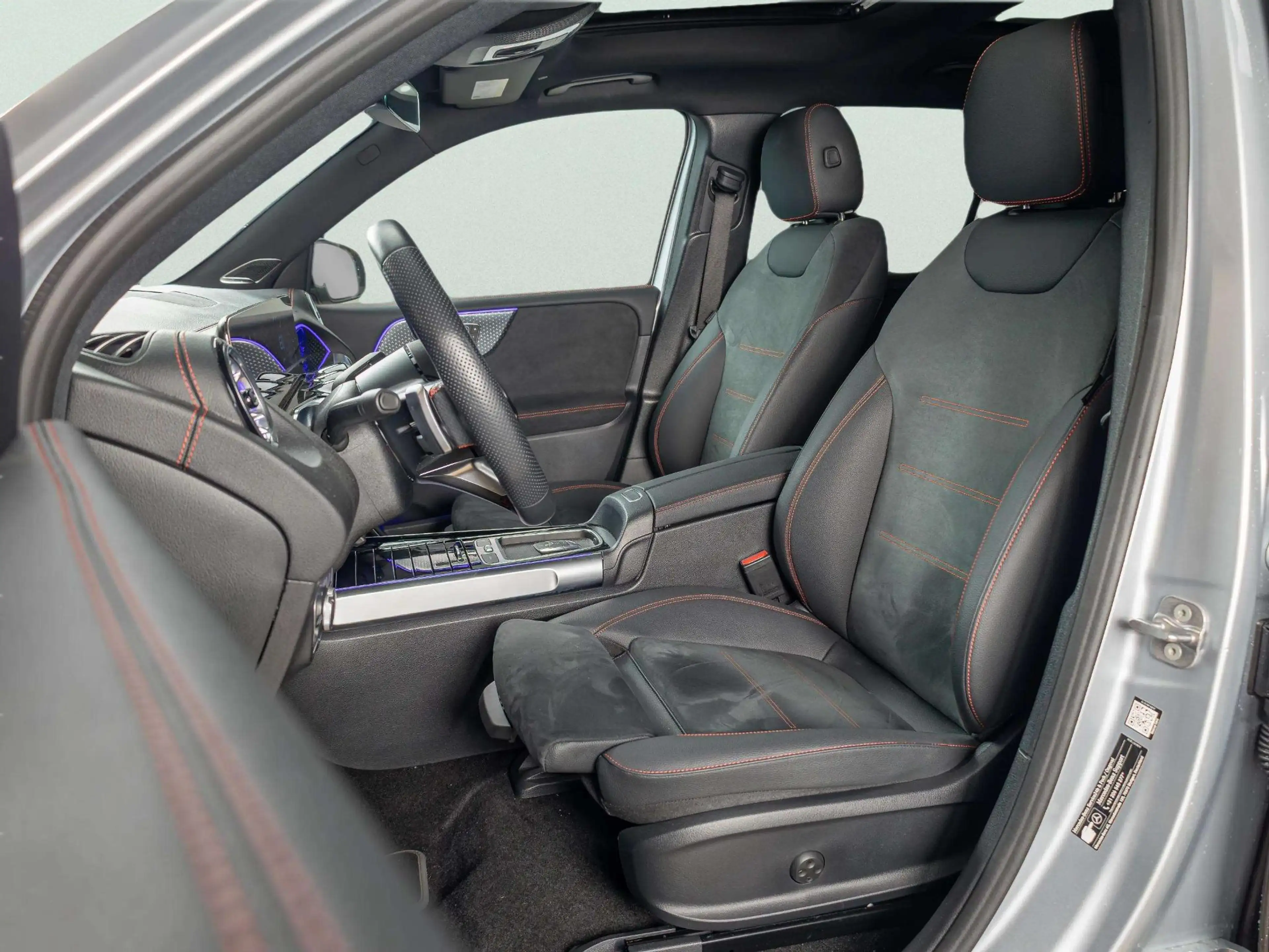 Mercedes-Benz EQB 250 250+ Business Solution AMG 71 kWh | Panorama dak — photo 9