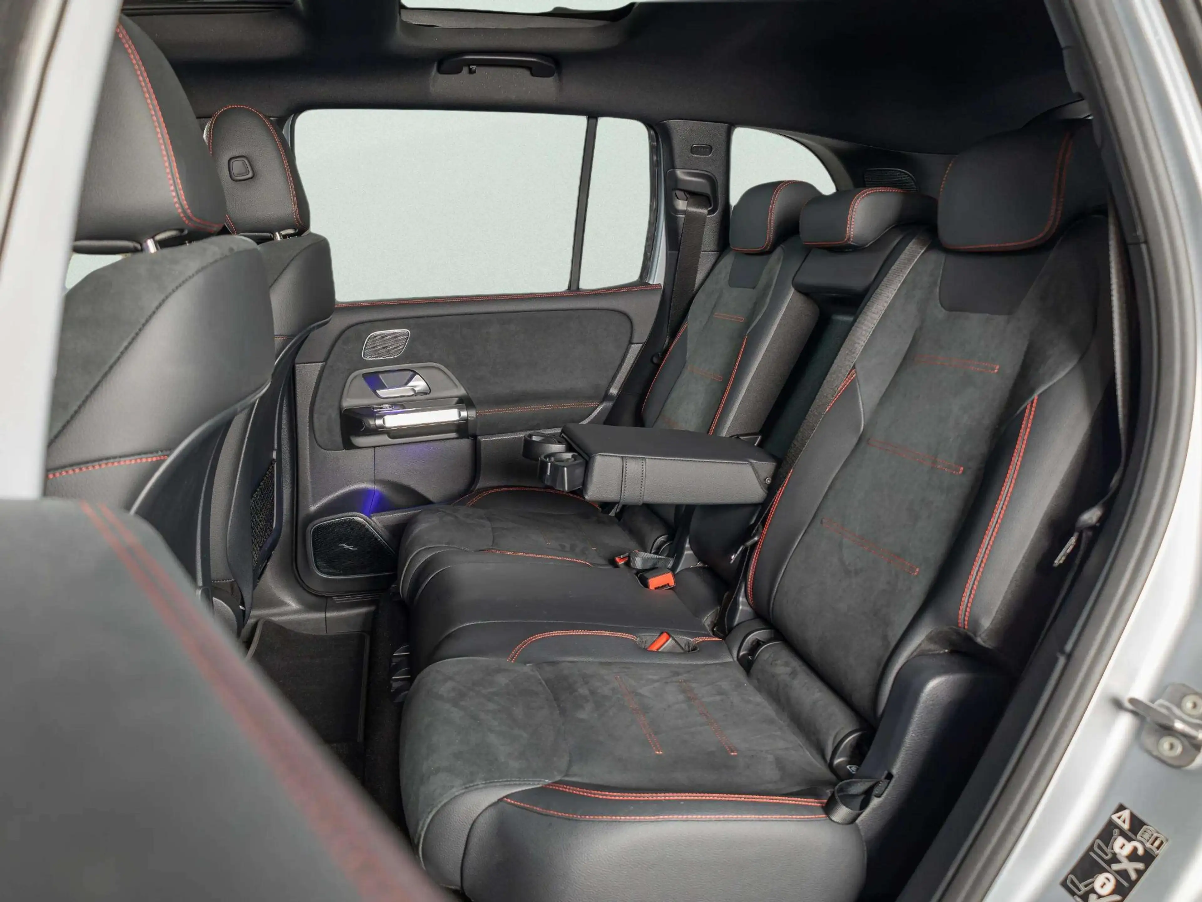 Mercedes-Benz EQB 250 250+ Business Solution AMG 71 kWh | Panorama dak — photo 11