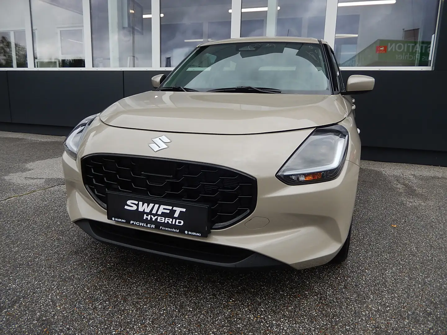 Suzuki Swift 1,2 Hybrid Shine Beige - 1