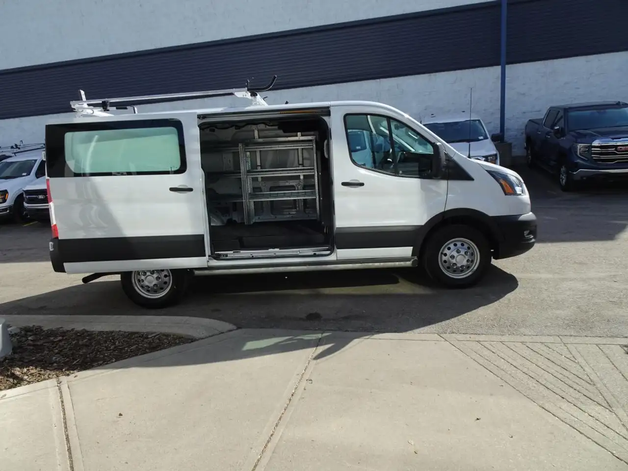 Ford Transit Cargo Van снимка Ford Transit Cargo Van