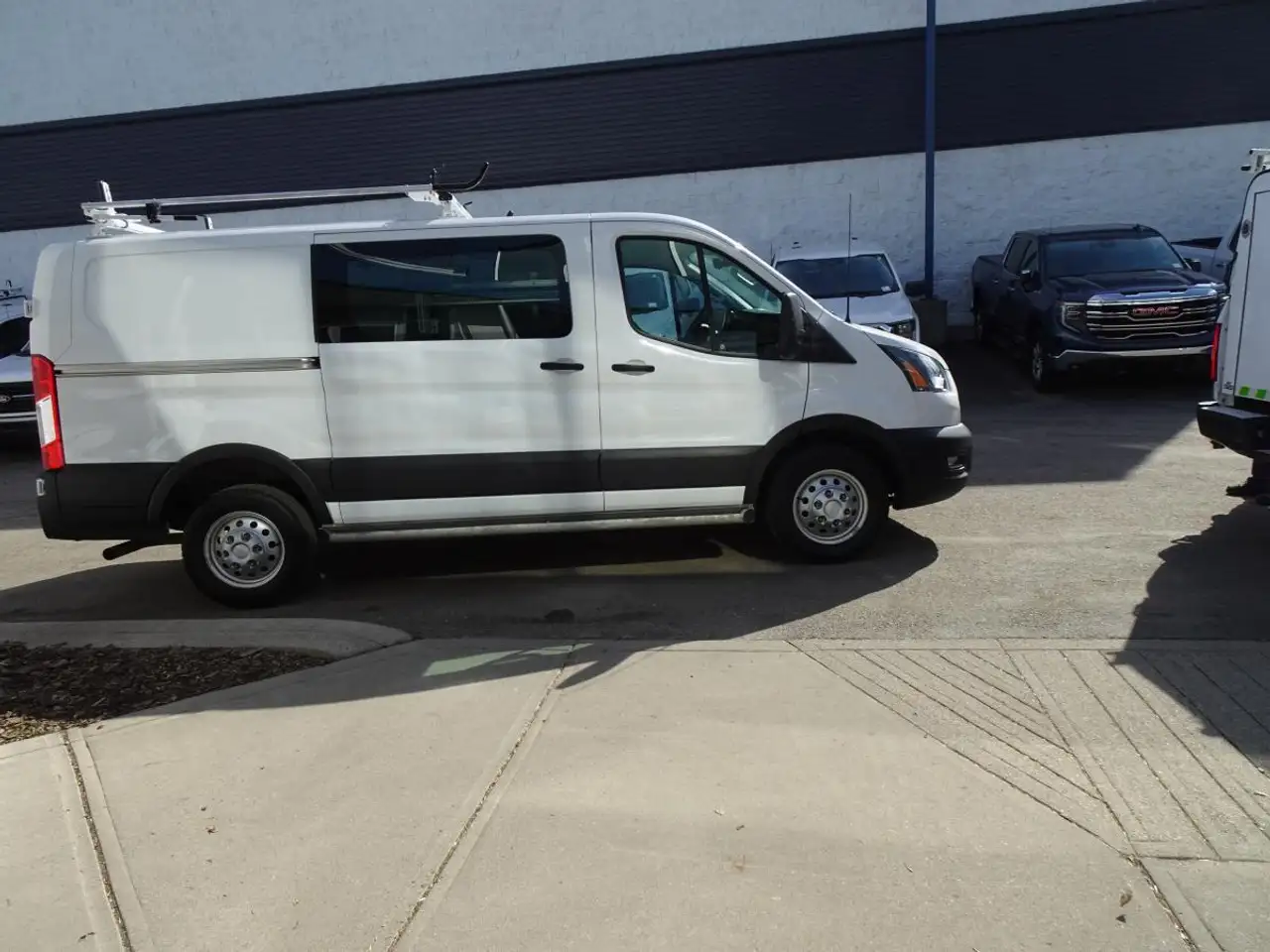 Ford Transit Cargo Van снимка Ford Transit Cargo Van