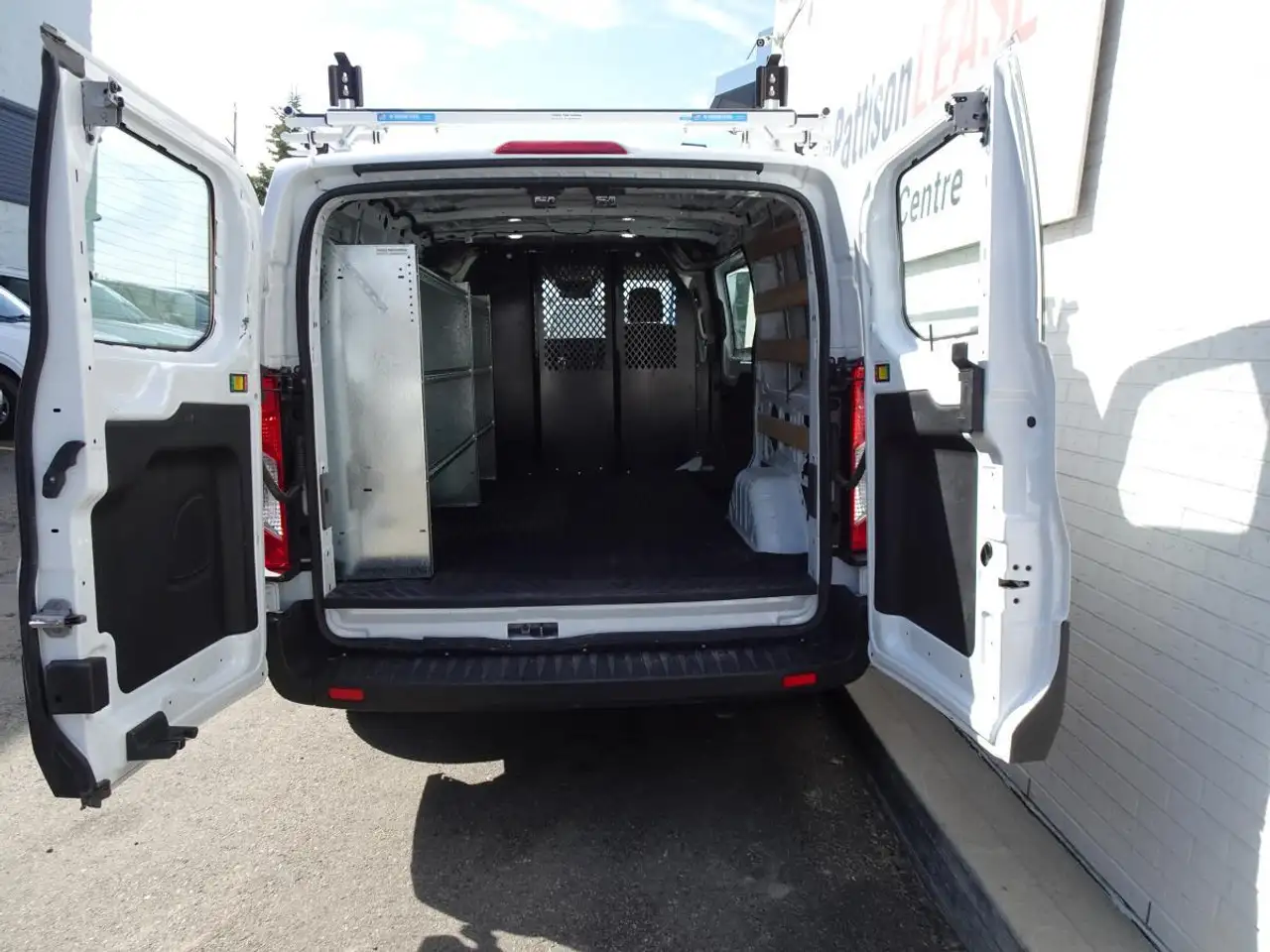 Ford Transit Cargo Van снимка Ford Transit Cargo Van