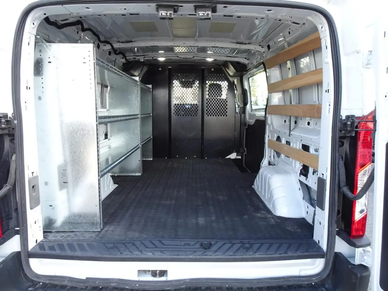 Ford Transit Cargo Van снимка Ford Transit Cargo Van
