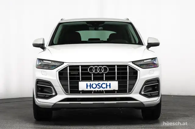 Audi Q5 view 2