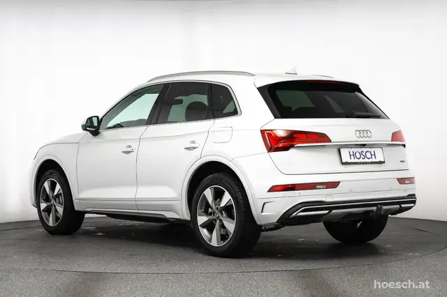 Audi Q5 view 4