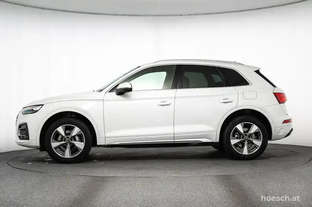 Audi Q5 view 3
