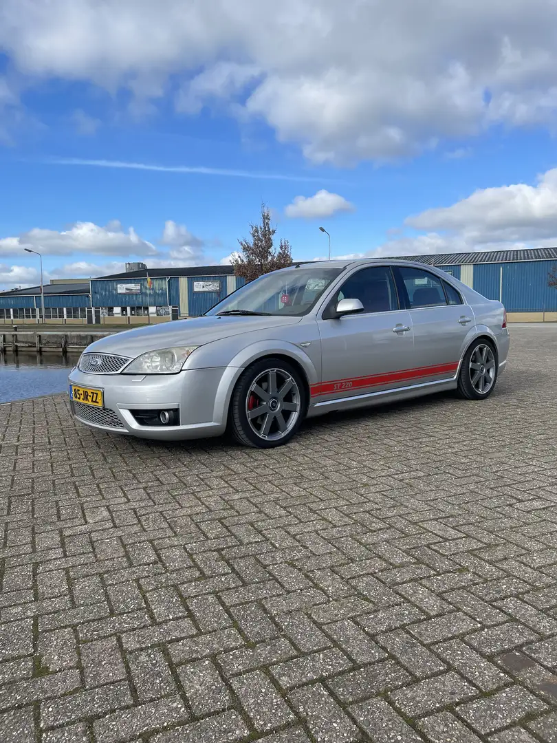 Ford Mondeo 3.0 V6 ST220 Grijs - 1