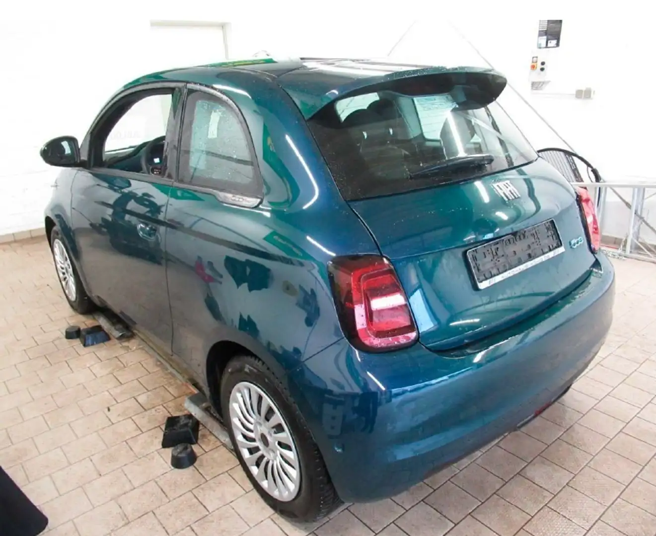 Fiat 500e 320 Km Reichweite Navi - Allwetter Grün - 2