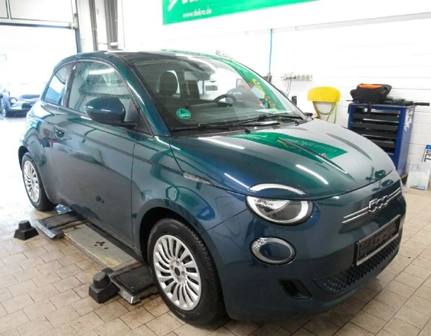 Fiat 500e 320 Km Reichweite Navi - Allwetter Grün - 1