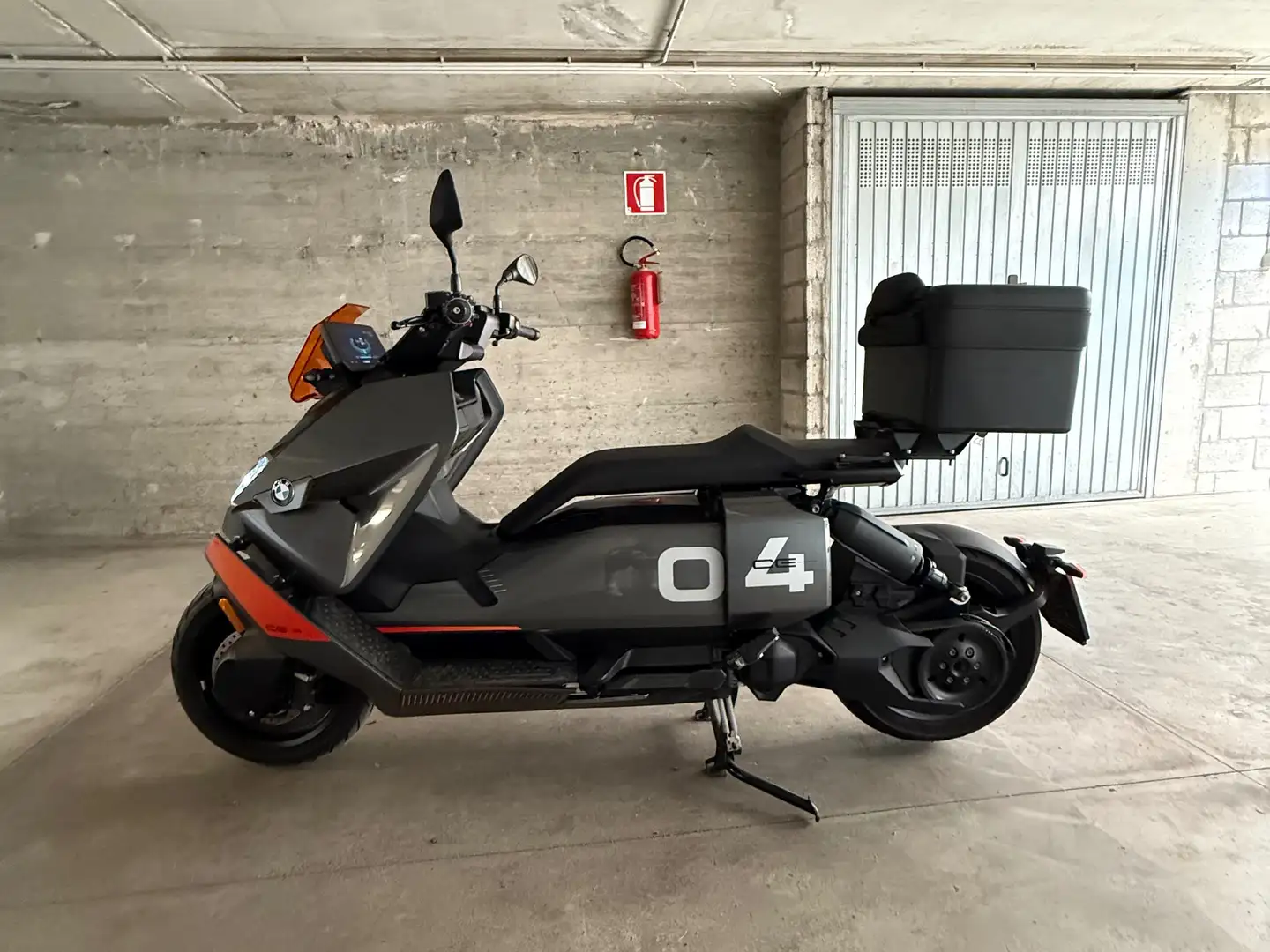 BMW CE 04 Dynamic Pro Grijs - 2