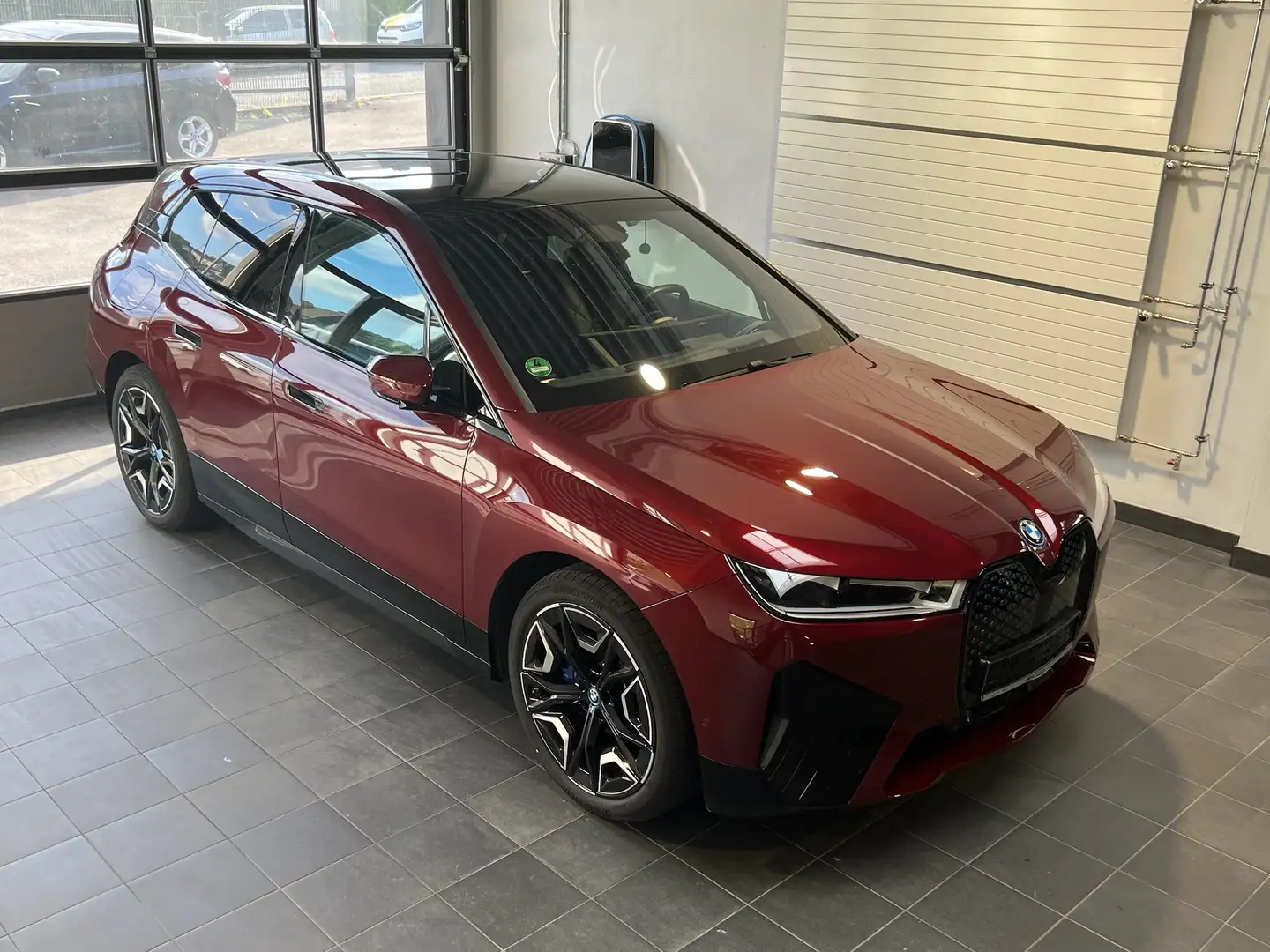 BMW iX 40 xDrive Bowers_Pano_AHK_Amido_2Achs Luftfederung Roşu - 1