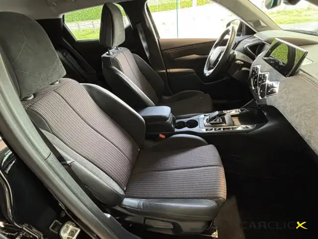 DS Automobiles DS 3 Crossback view 9