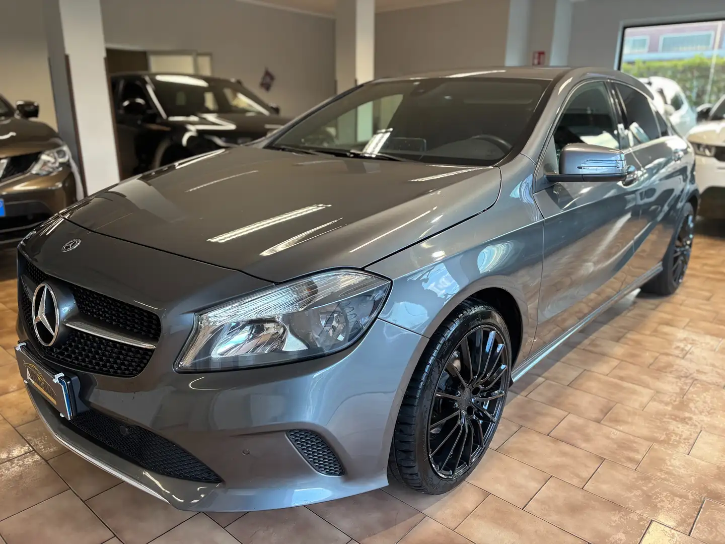 Mercedes-Benz A 160 Premium auto *PER NEOPATENTATI* Gris - 1