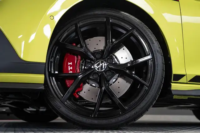 Volkswagen Golf view 3