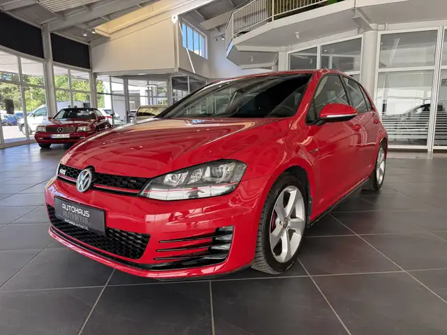 Volkswagen Golf view 2