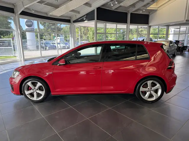 Volkswagen Golf view 3
