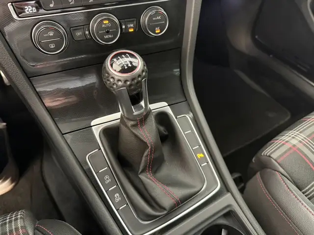 Volkswagen Golf view 13