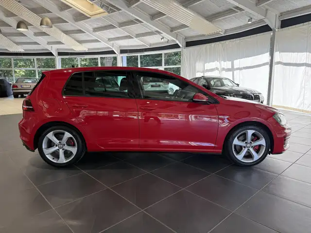 Volkswagen Golf view 4