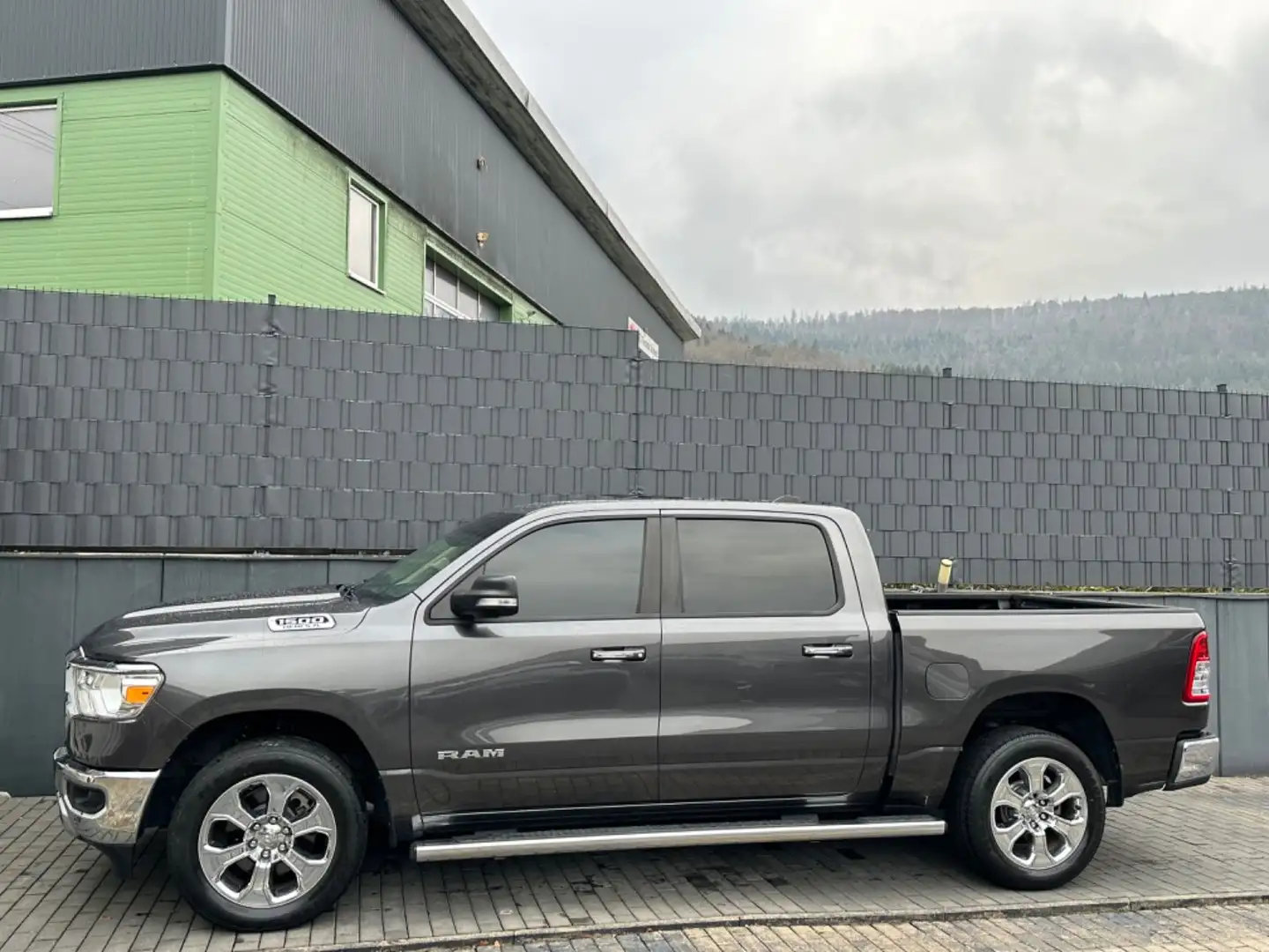 Dodge RAM 5,7 V8 HEMI-BIG HORN-CREW CAB-GARANTIE-TOP Gris - 2