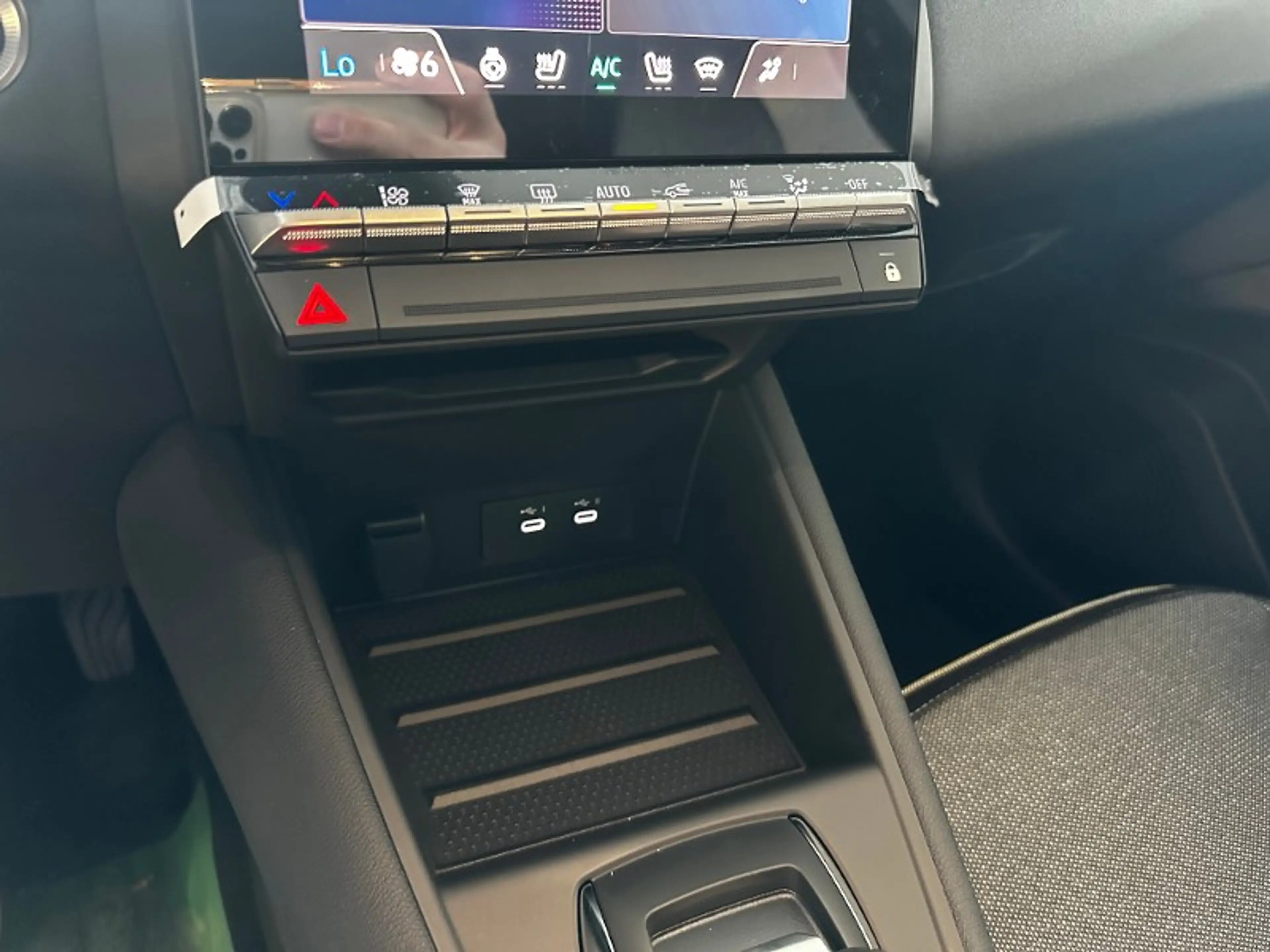 Mitsubishi Grandis Intro Edition 1.8 Hybrid — photo 11