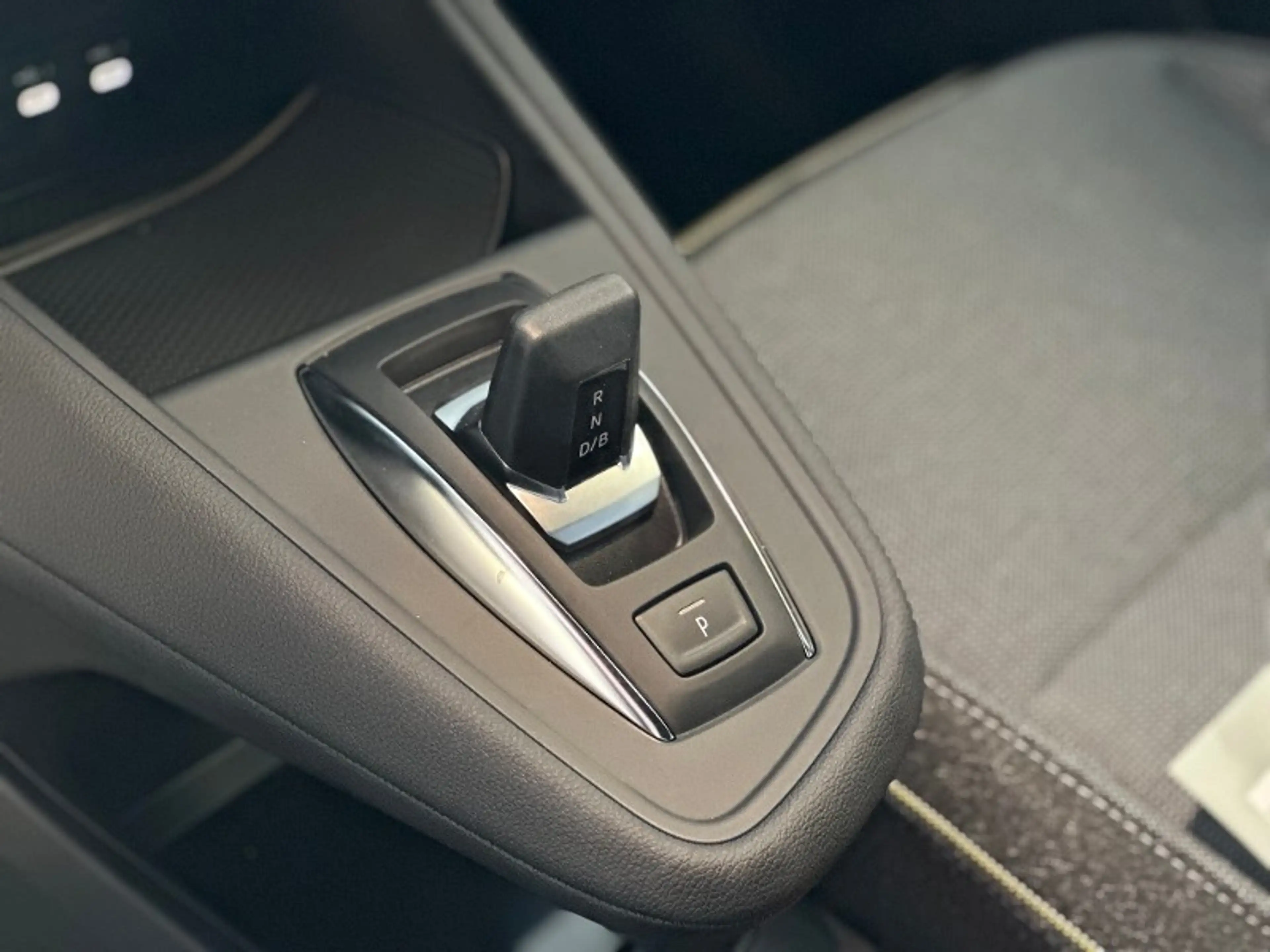 Mitsubishi Grandis Intro Edition 1.8 Hybrid — photo 8